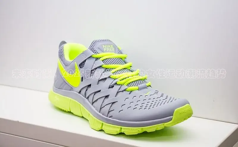 未来时尚：2025新款老爹鞋的女性运动潮流趋势