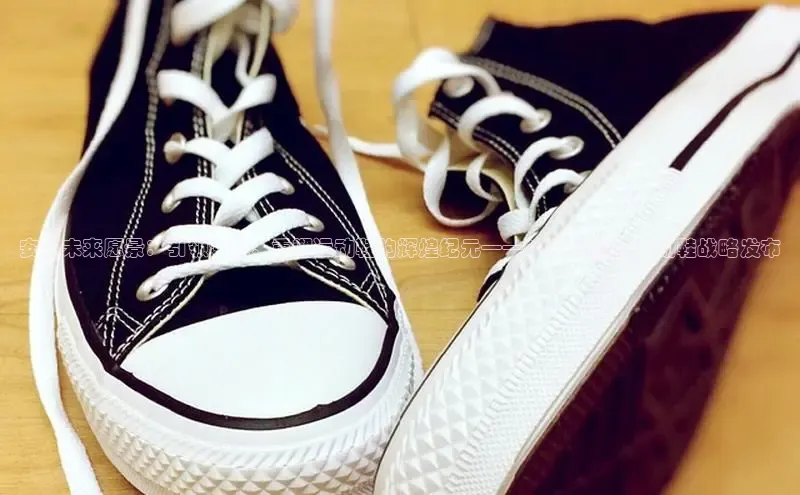 安踏未来愿景：引领潮流，重塑运动鞋的辉煌纪元——2025年黑色运动鞋战略发布