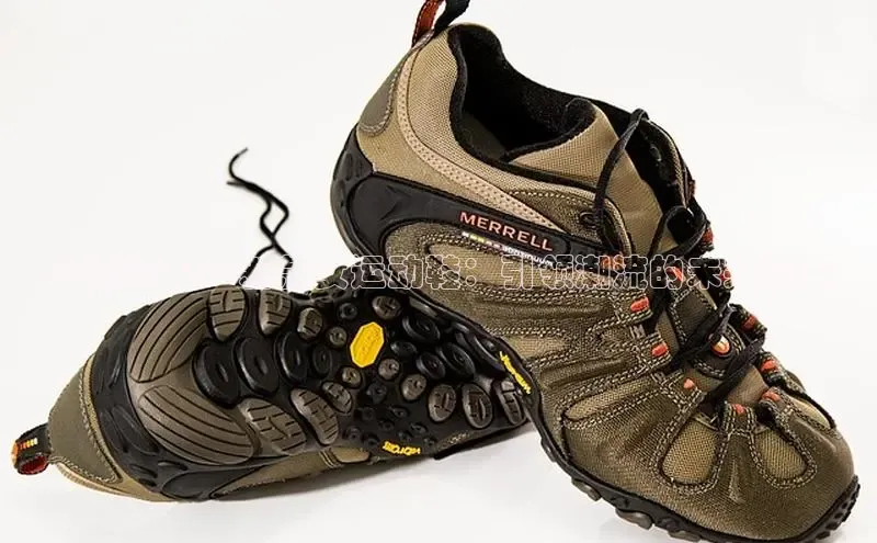 安德玛2025新款女运动鞋：引领潮流的未来趋势