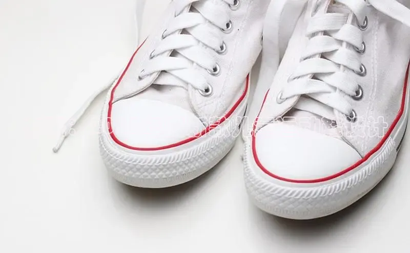 未来：2025年度新款儿童运动鞋设计