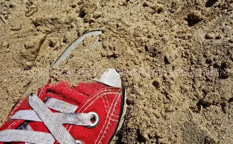 趋势引领：预见未来潮流的2025年网红男士运动鞋设计